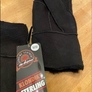 Black genuine leather mittens